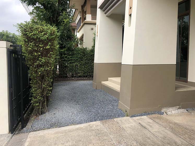 House with Shared Pool in Bangnatrad 